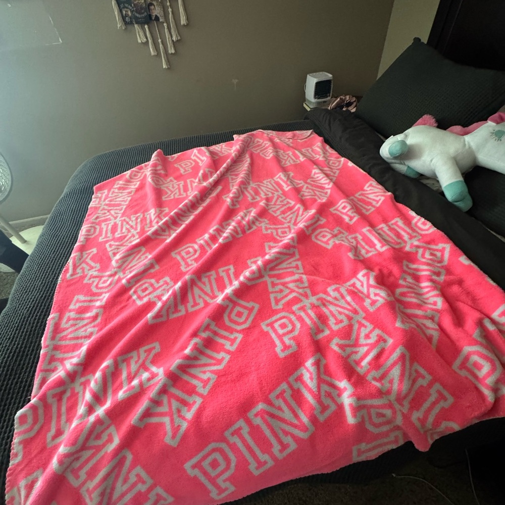 PINK Victoria's Secret Pink and White Throw Blanket - Picture 2 of 3